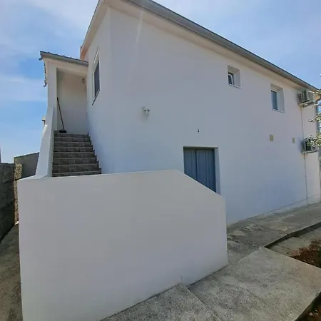 Nevija Guest house Vrsi