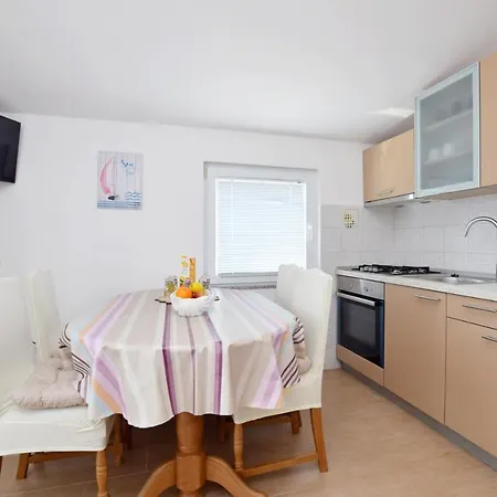 Guest house Nevija Vrsi