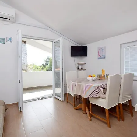 Nevija Guest house Vrsi